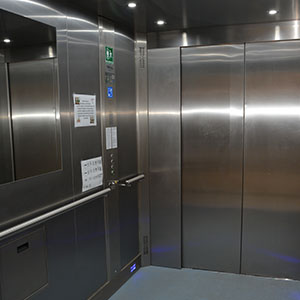 MC VÝTAHY-ESKALÁTORY s.r.o. produkty - lůžkové výtahy a výtahy pro imobilní osoby.